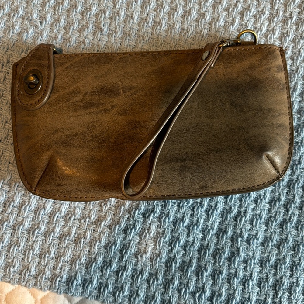 Wristlet/crossbody